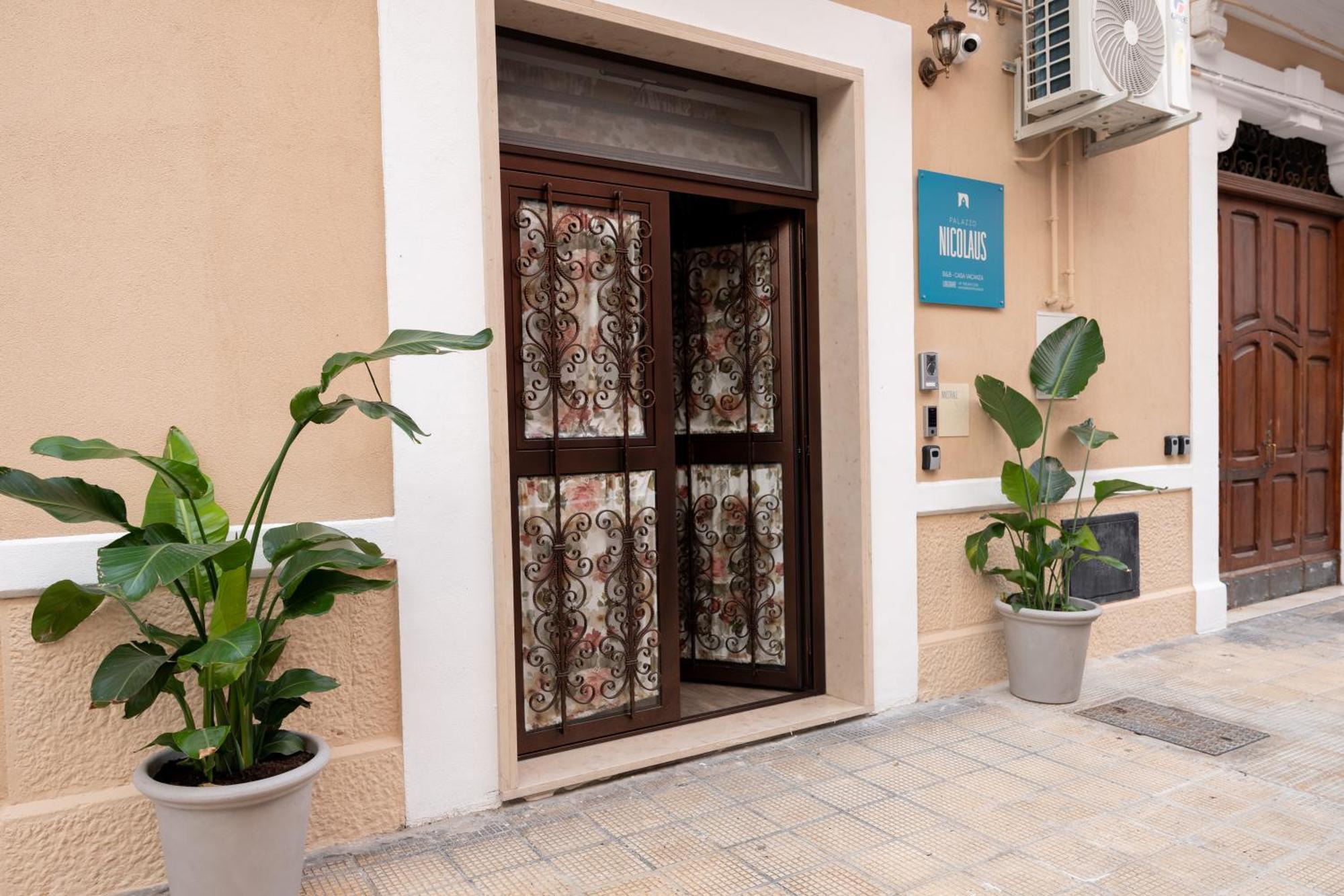 Palazzo Nicolaus Del Lungomare Panzió Bari Kültér fotó